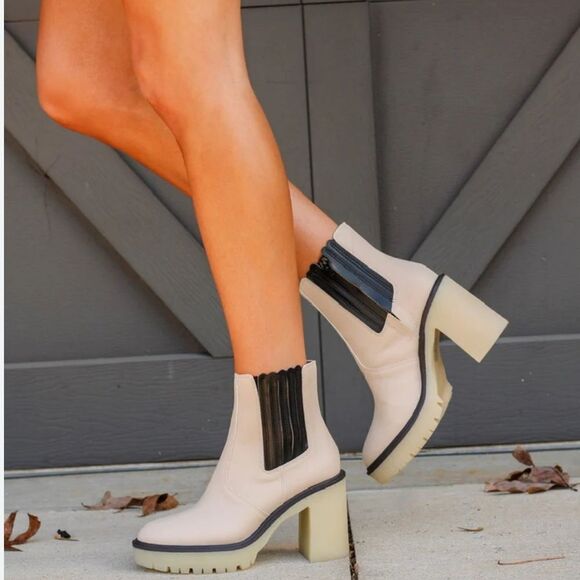 Free People James Chelsea Leather Boots in cream and black. 38/8 - Picture 4 of 13